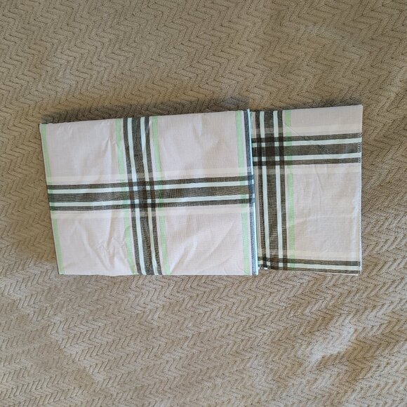 84" X 60" Rectangular Tablecloth, Vinyl, Spill Proof, Lined/backed. - Picture 9 of 12